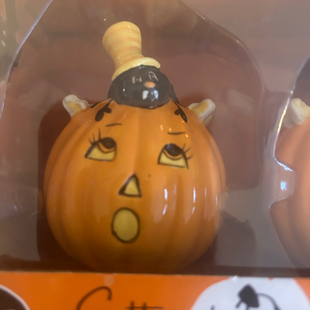 Transpac Pumpkin and Spider Salt and Pepper - Picture 2 of 4